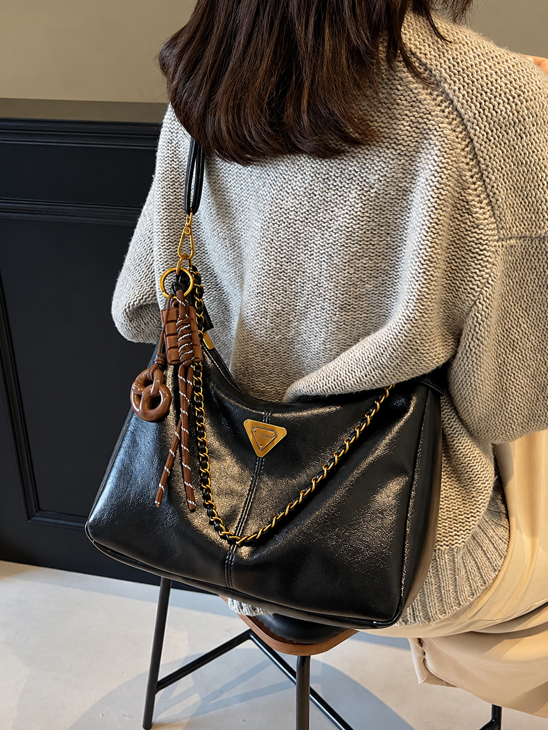 Chain Detail Crossbody Bag