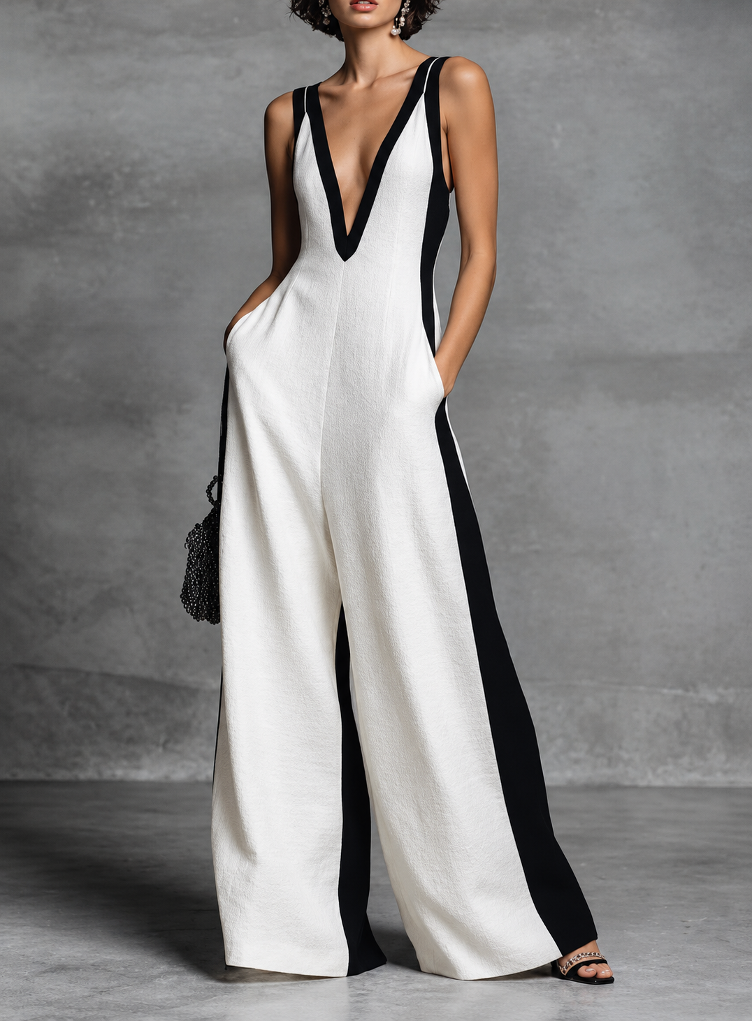 Contrast Trim V-Neck Sleeveless Jumpsuit