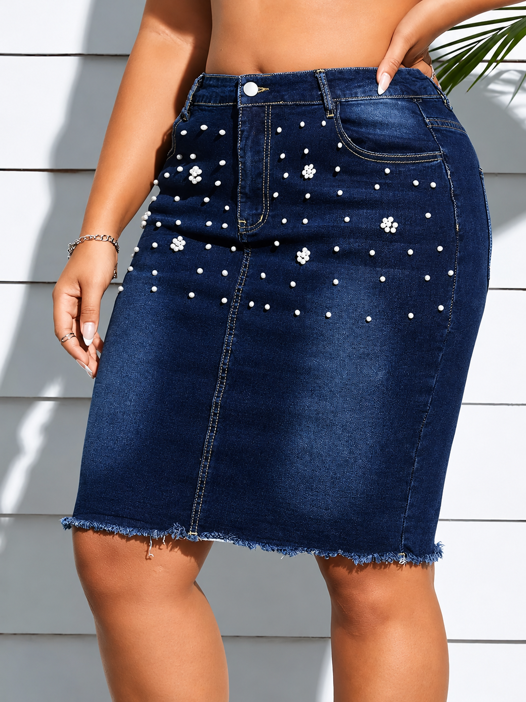 Plus Size Pearl Embellished Frayed Hem Denim Skirt
